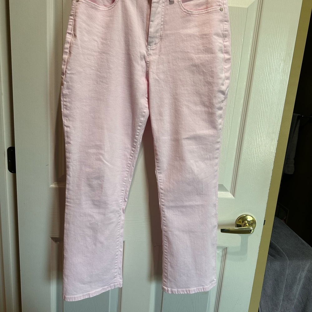 Lilly Pulitzer NWT Annet Crop Flare Jeans in Misty Pink Size 8. - Picture 2 of 6